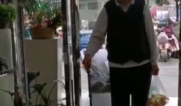 91岁老伴瘫痪直播,直播见证人间真情